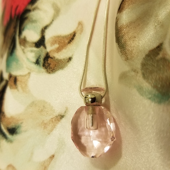 Pendant Crystal perfume holder . - Picture 5 of 8